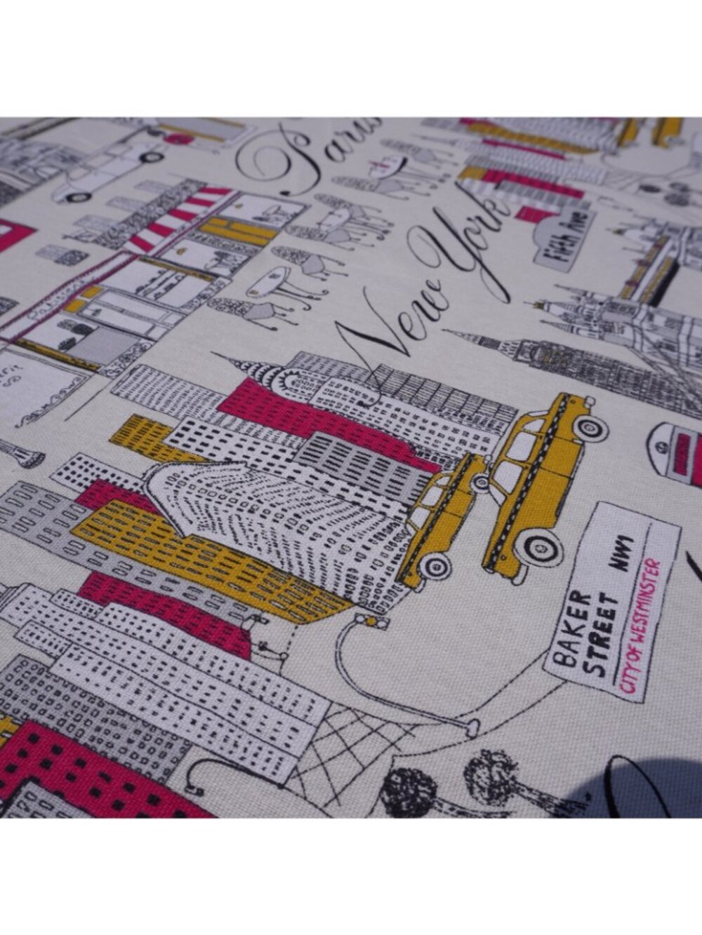 Kauffman Fabric Paris New York London 44” BTY Cityscape Cafe Taxi Travel - Picture 6 of 6